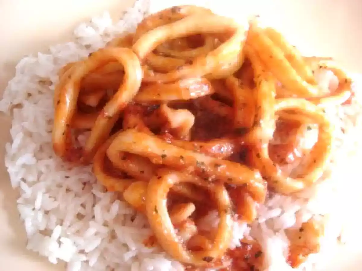 CALAMARES CON TOMATE Y OREGANO (tradicional)