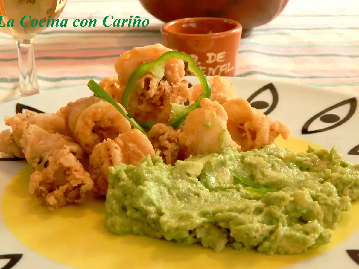 Calamares fritos con crema de aguacate