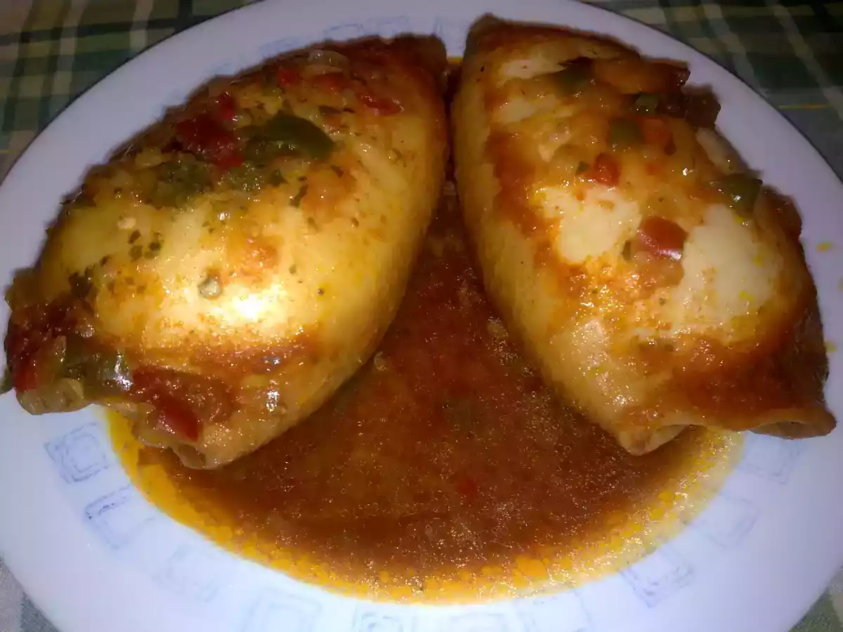 CALAMARES RELLENOS EN SALSA