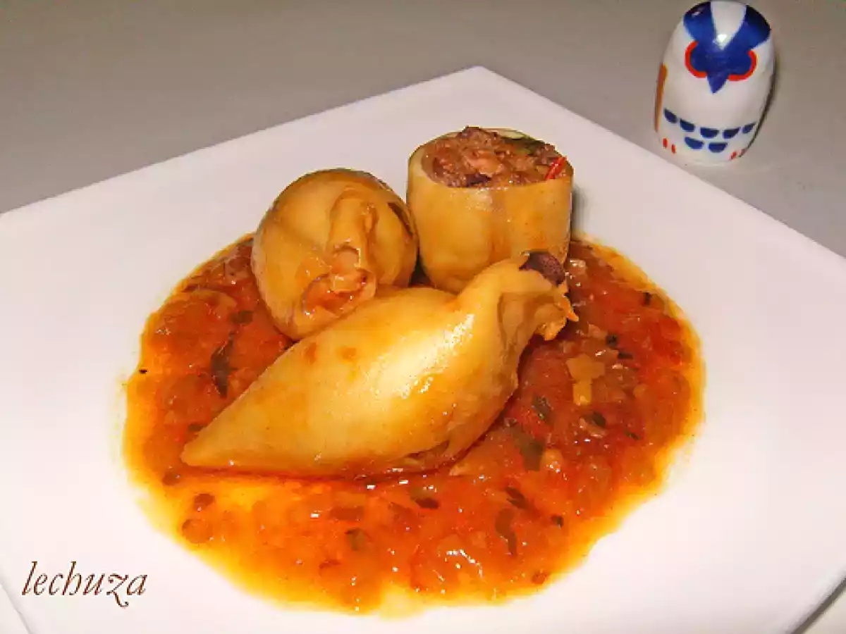 Calamares rellenos en salsa marinera