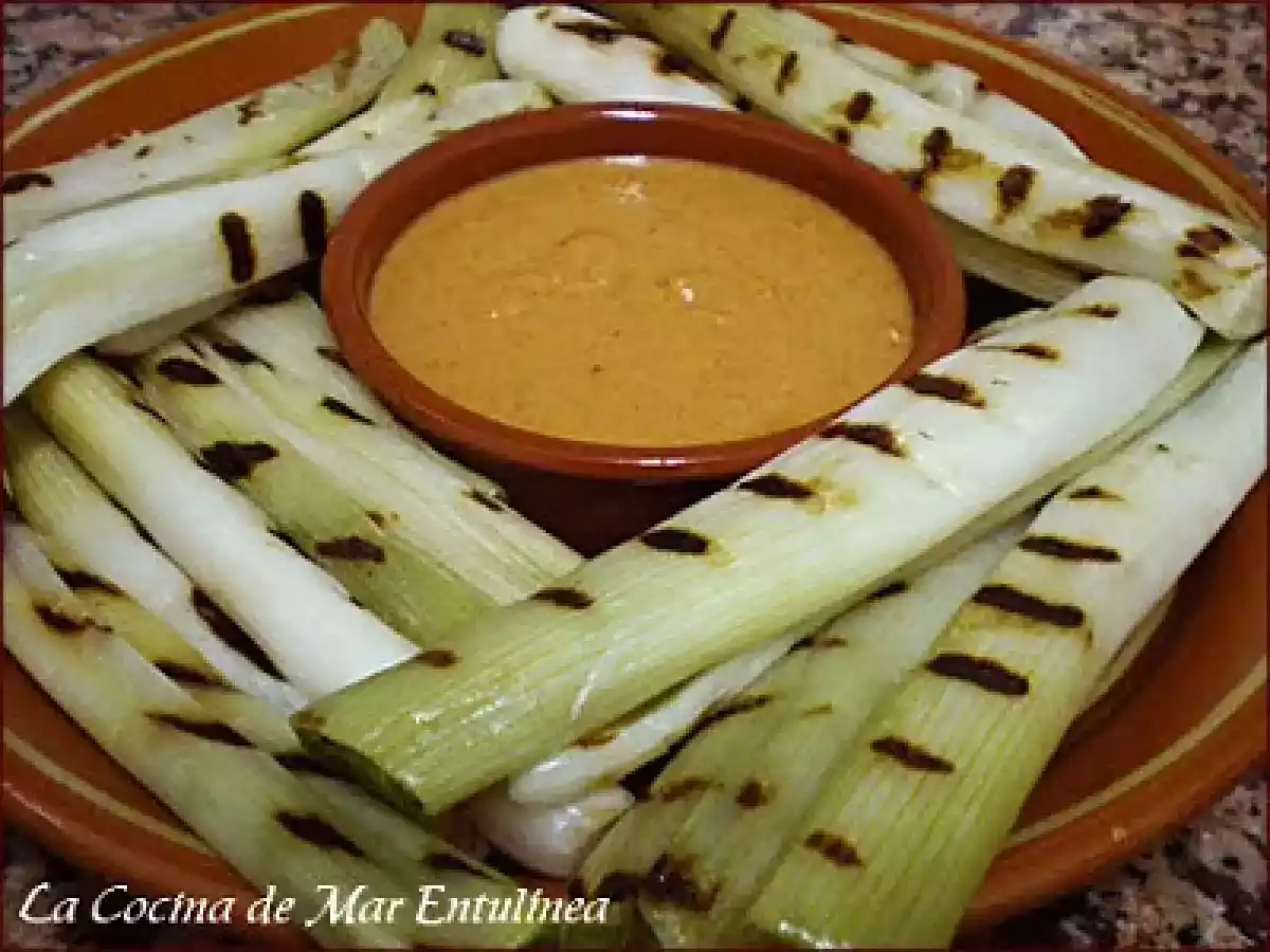 Calçots con salsa salvitxada