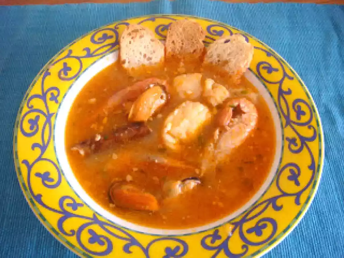 CALDERETA DE RAPE Y MARISCO