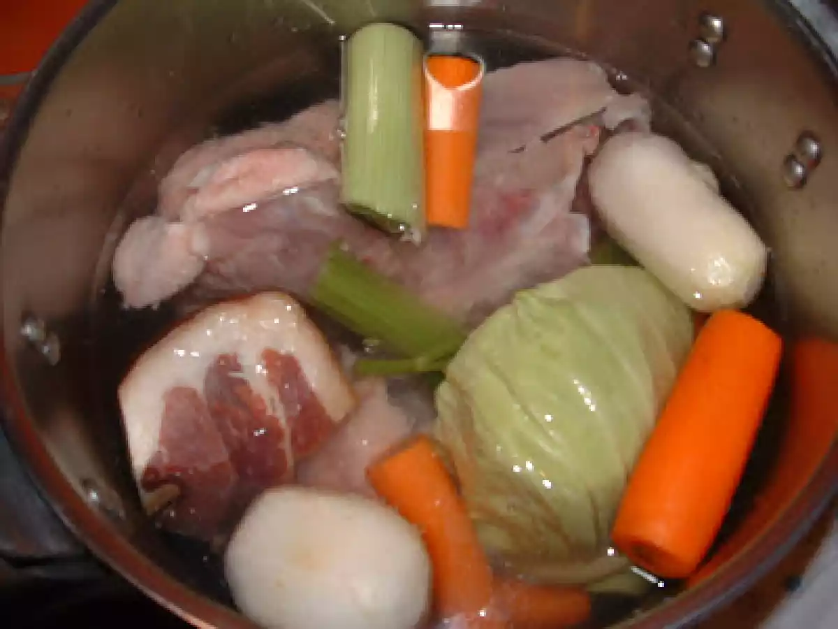 CALDO DE POLLO