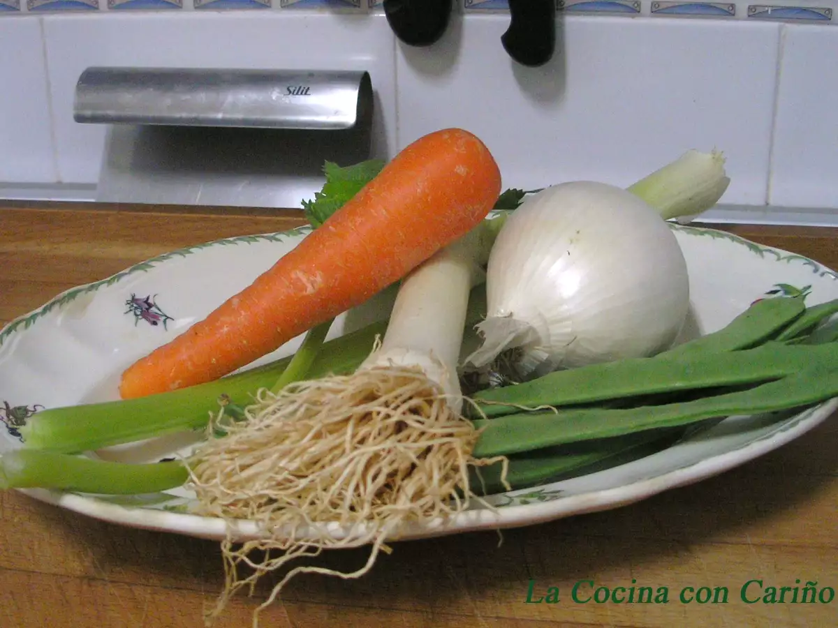 Caldo de pollo con salsa de soja y pasta fresca - foto 2