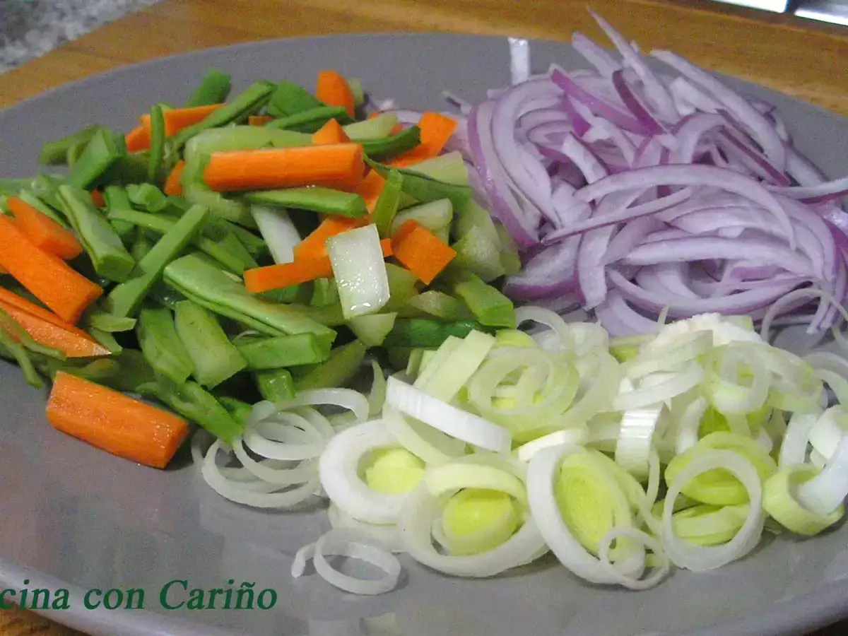 Caldo de pollo con salsa de soja y pasta fresca - foto 4