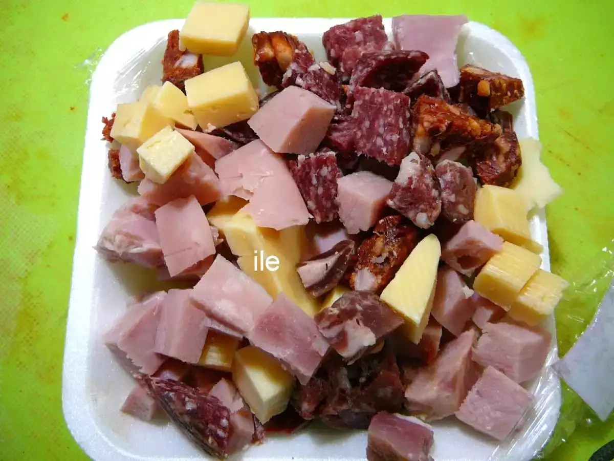 Calzon o Caloni con surtido de fiambres - foto 2