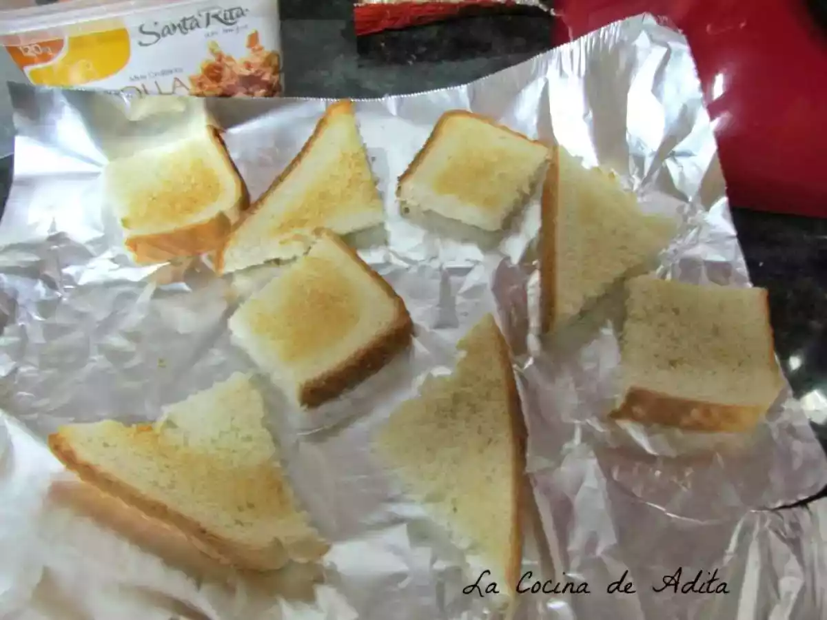 Canapés con crujientes de cebollas y pipas - foto 2