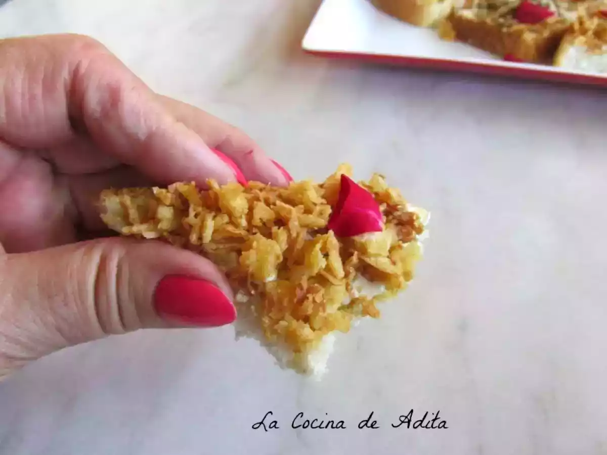 Canapés con crujientes de cebollas y pipas - foto 8