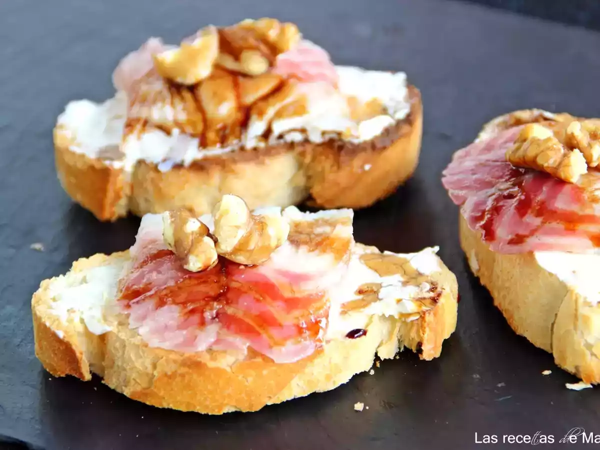 Canapés de anguila ahumada