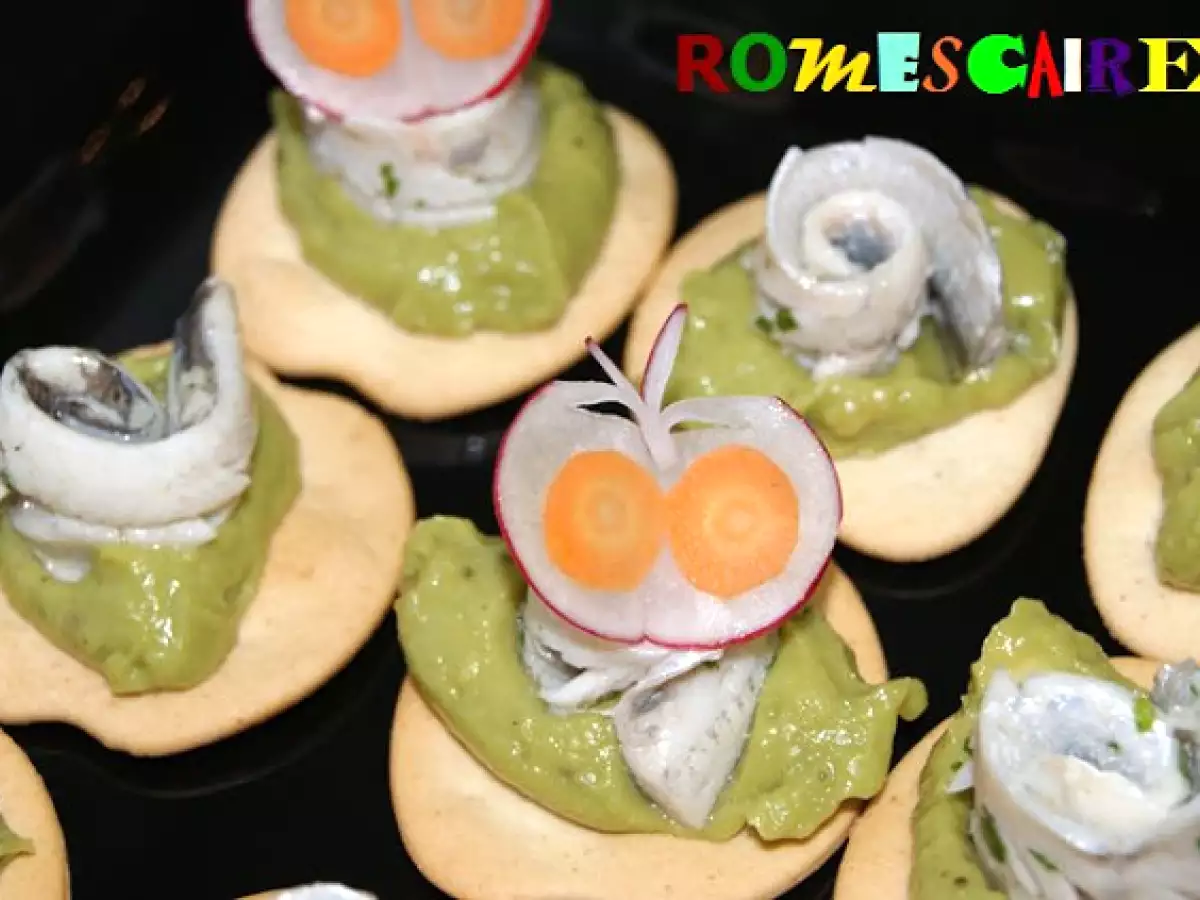 Canapés de boquerones con guacamole y mini hamburguesas con patatas - foto 3