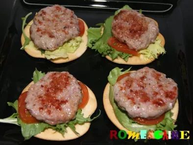 Canapés de boquerones con guacamole y mini hamburguesas con patatas, foto 5