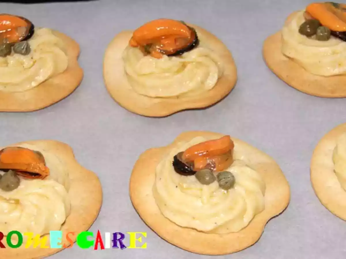Canapés de puré de patata y queso y refrán