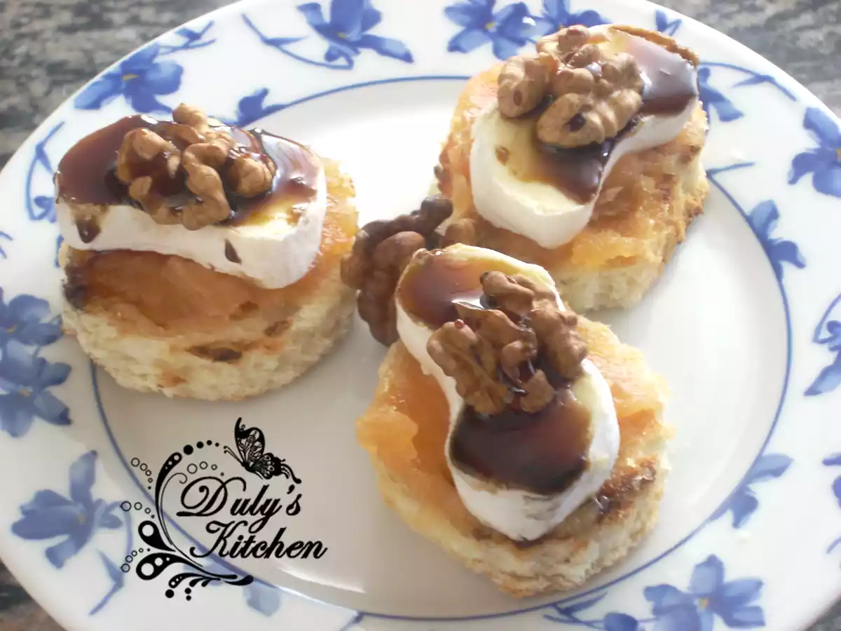 Canapés de queso con membrillo