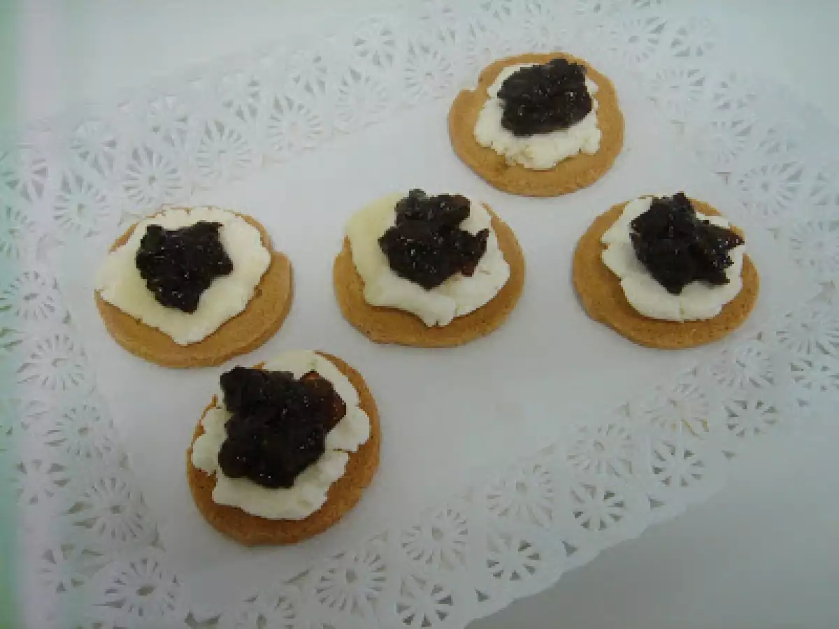 CANAPÉS DE QUESO DE CABRA CON CEBOLLA CARAMELIZADA - foto 3