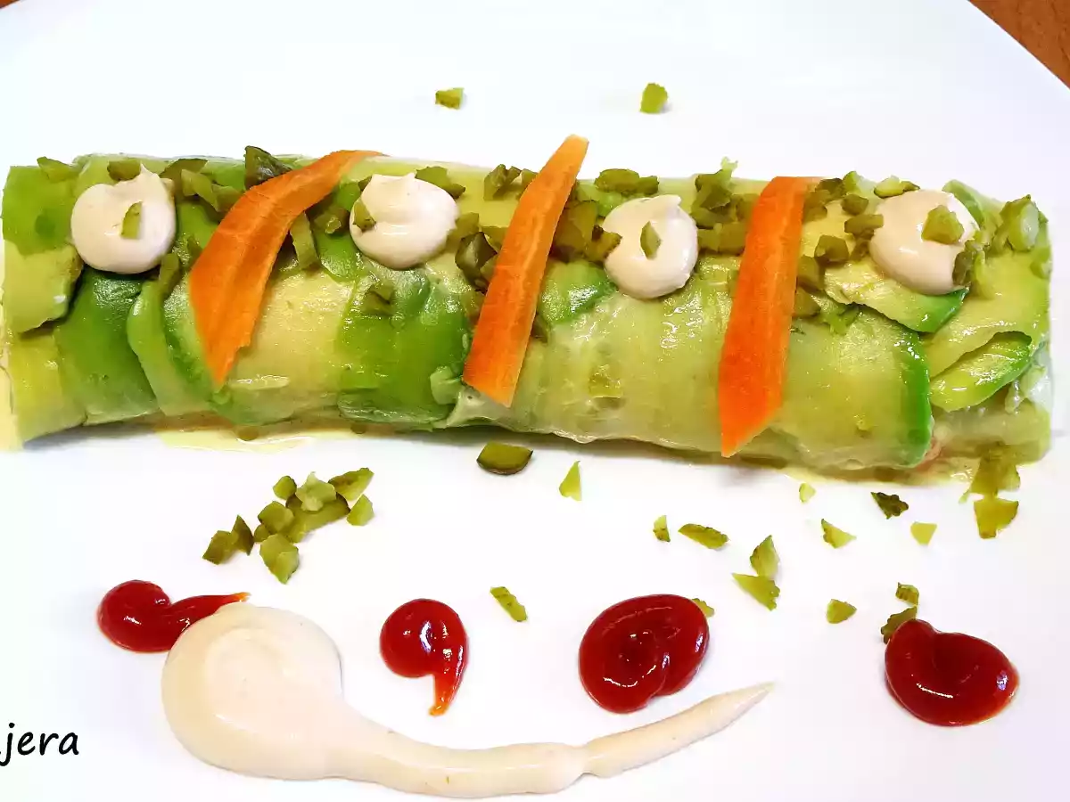 Canelón de aguacate relleno de ensaladilla