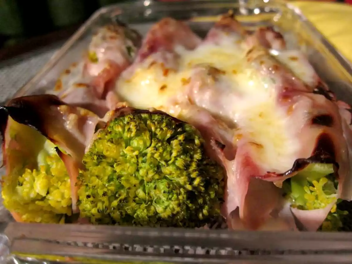 Canelones de brócoli y jamón de york