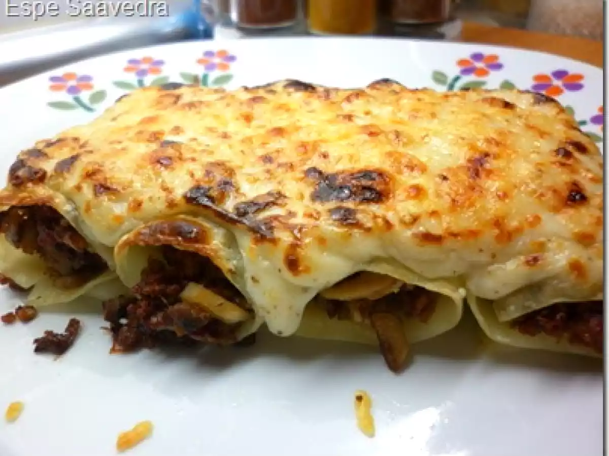 Canelones de confit de pato y champiñones