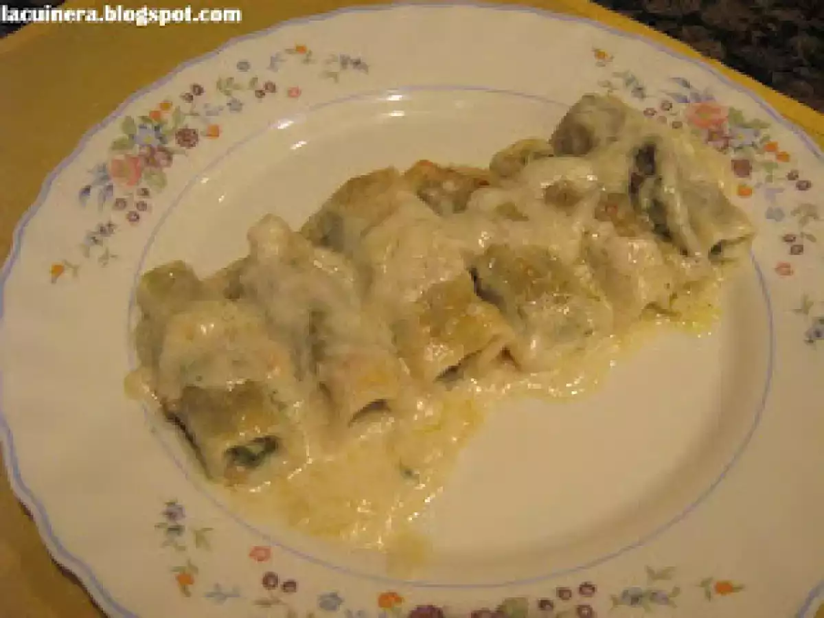 CANELONES RELLENOS DE ESPINACAS, PASAS DE CORINTO, PIÑONES Y RULO DE CABRA - foto 2