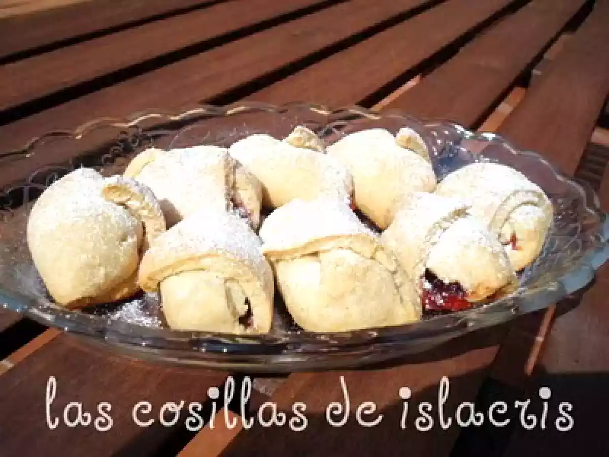 Canolis con mermelada de ciruelas y melocotón