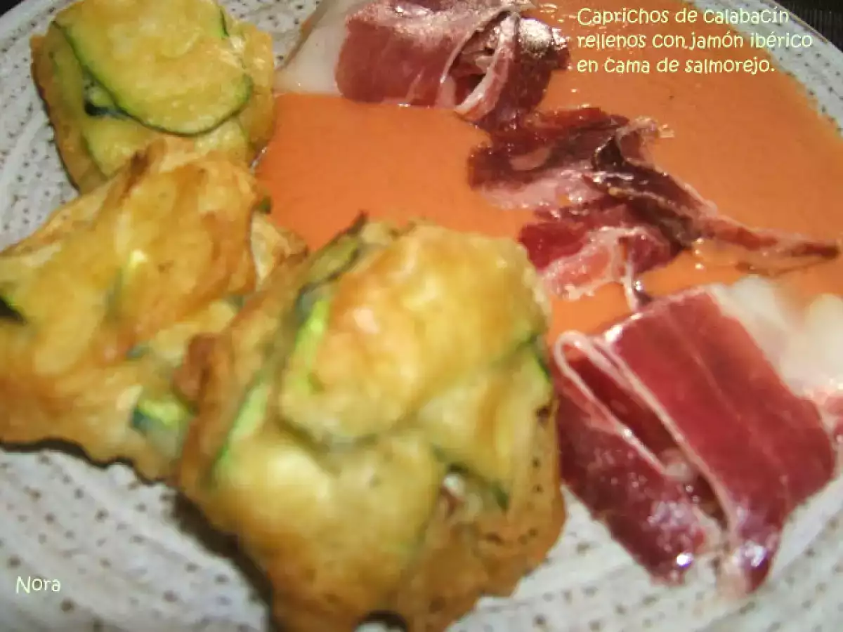 Caprichos de calabacín rellenos con jamón ibérico en cama de salmorejo. - foto 3