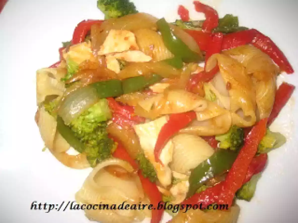 CARACOLAS CON POLLO Y VERDURAS - foto 2