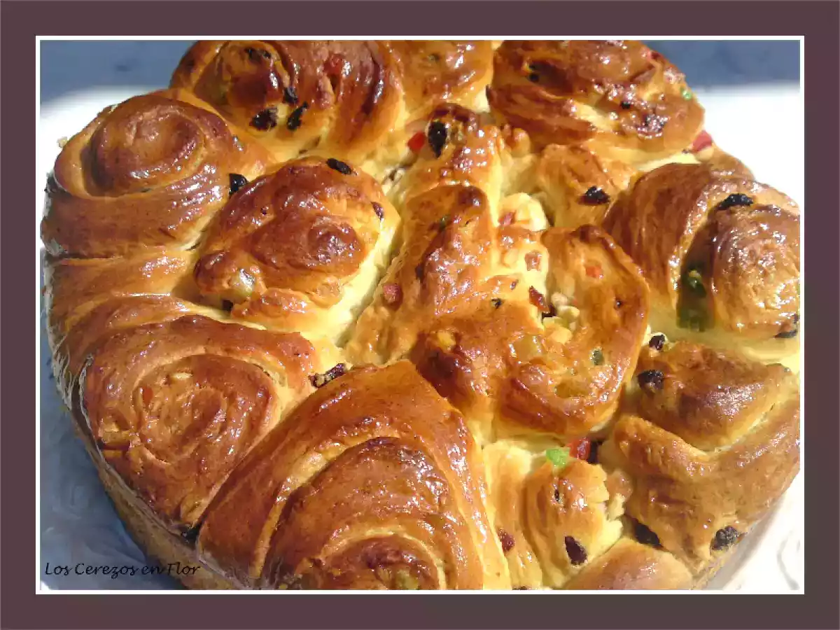 Caracolas de Brioche con Pasas y Frutas Confitadas