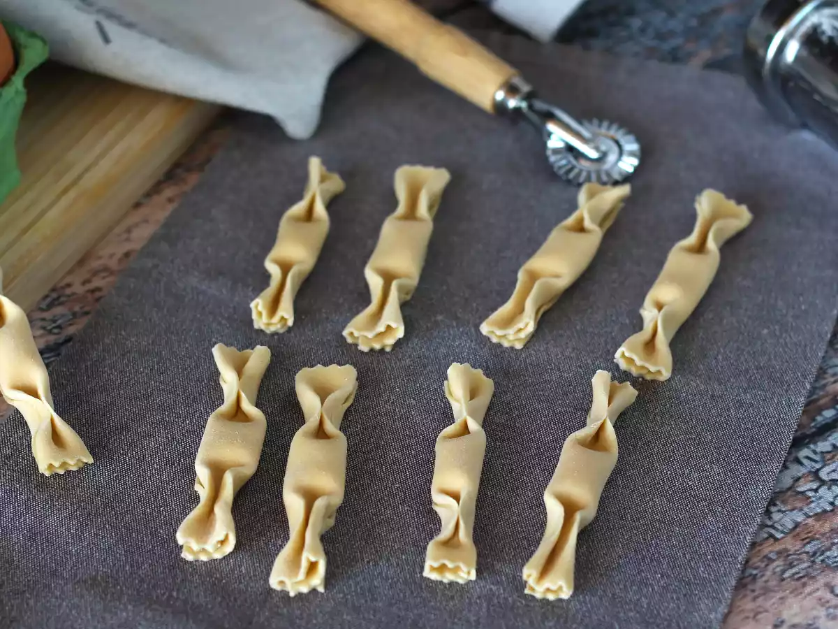 Caramelle, raviolis con forma de caramelo, rellenos de calabaza y ricotta - foto 2