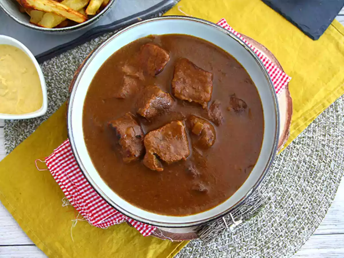 Carbonnade Flamande (carne en salsa de cerveza) - foto 3