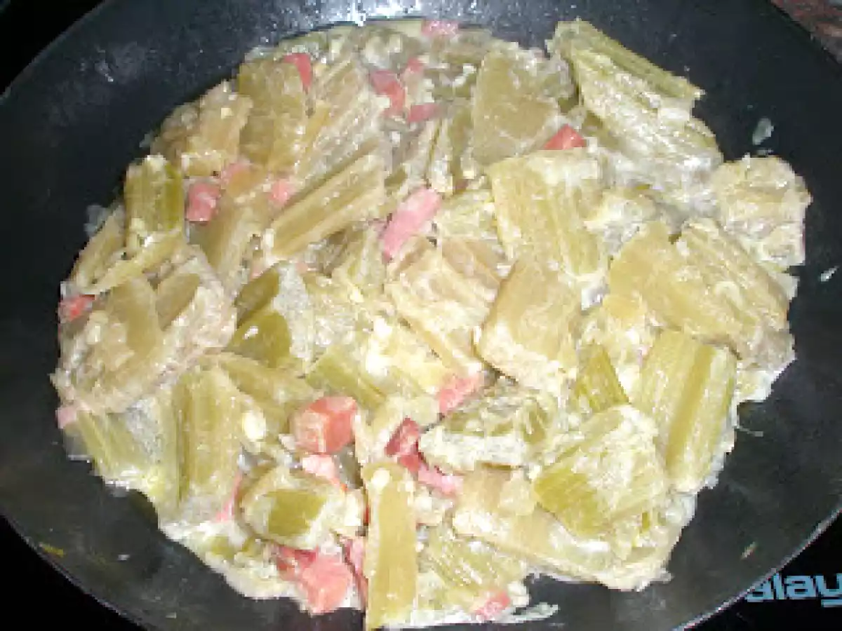 CARDO CON ALMENDRAS Y JAMÓN