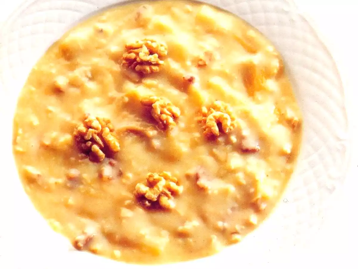 Cardo con nueces, ajos y jamón