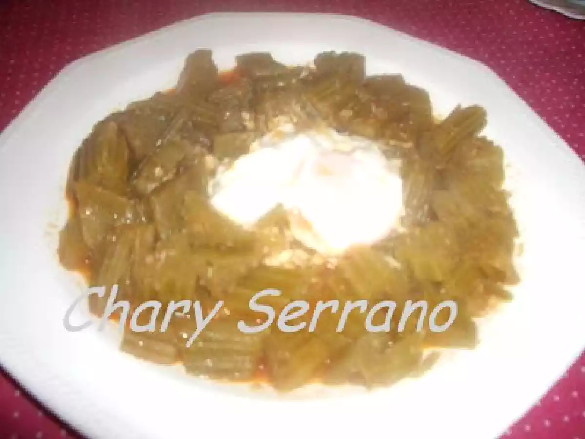 Cardos esparragados con huevo