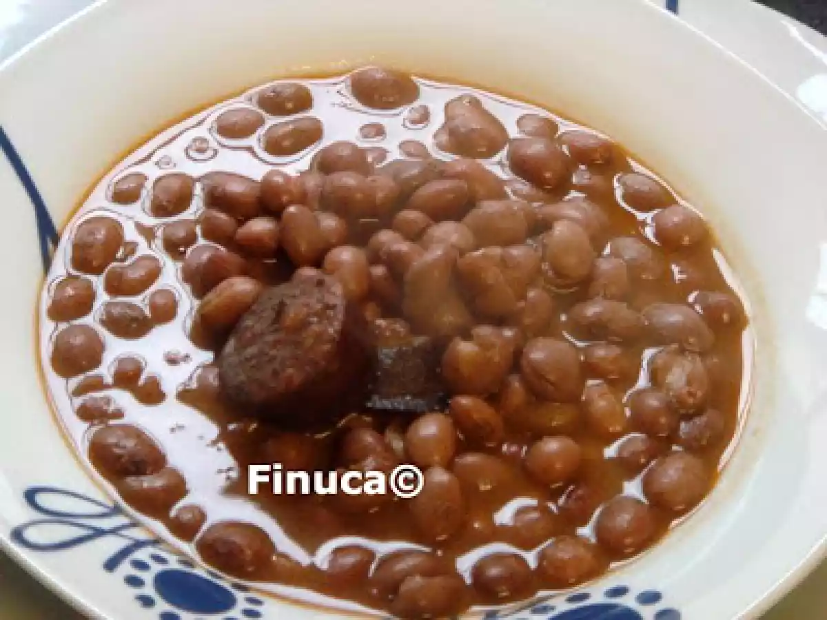 Caricos de Cantabria con chorizo y jamón