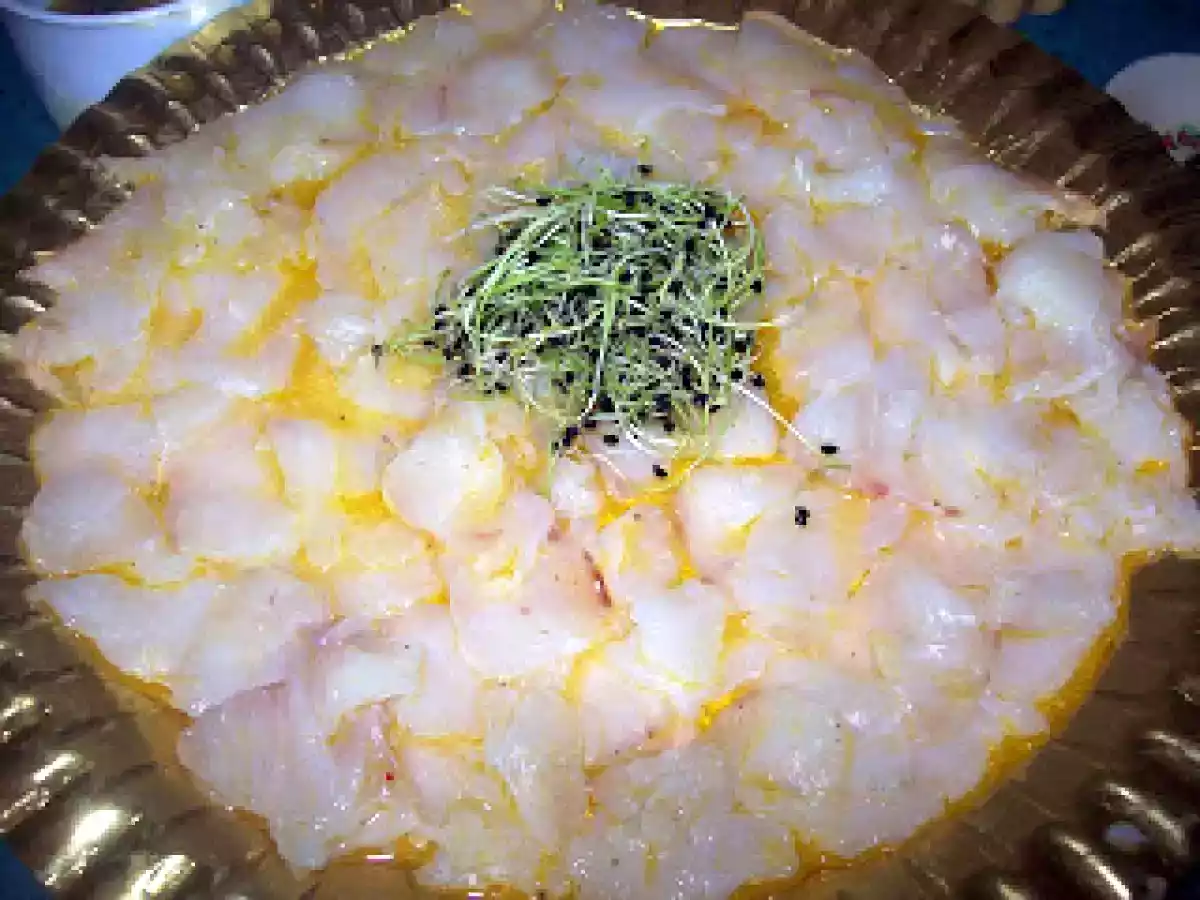 Carpaccio de bacalao con vinagreta de mandarina