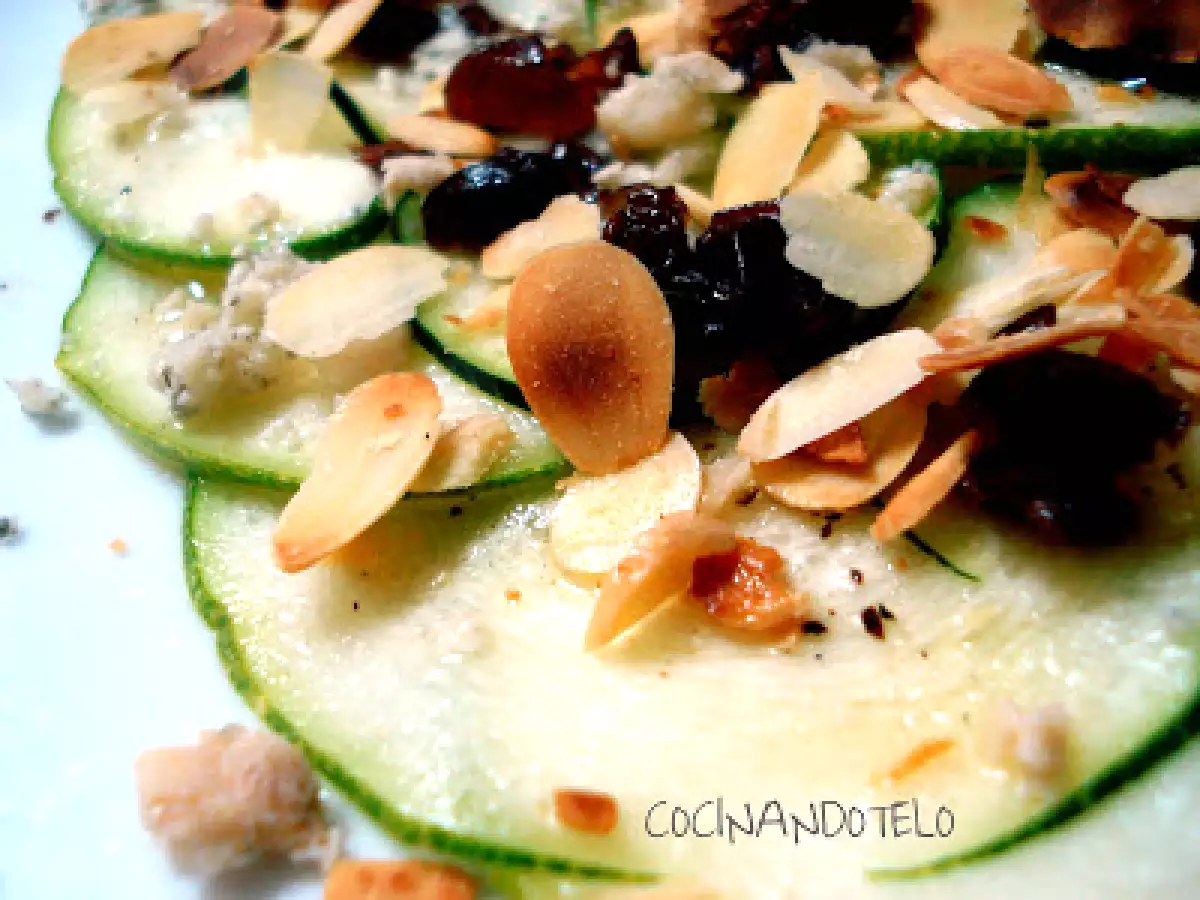 CARPACCIO DE CALABACIN CON CABRALES, PASAS Y ALMENDRAS - foto 2