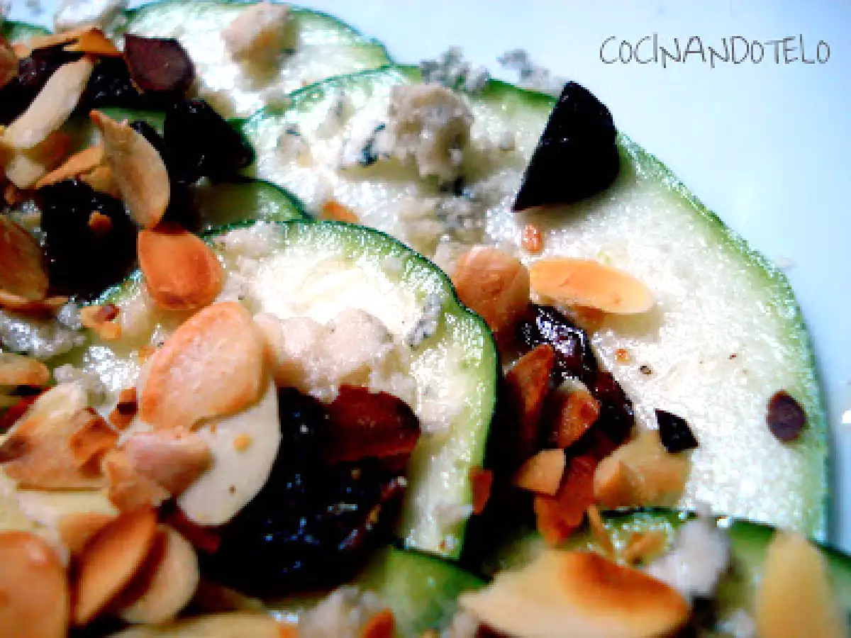 CARPACCIO DE CALABACIN CON CABRALES, PASAS Y ALMENDRAS - foto 3
