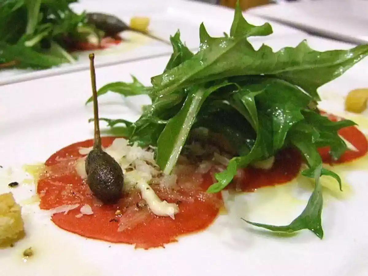 Carpaccio de solomillo con muselina de anchoas