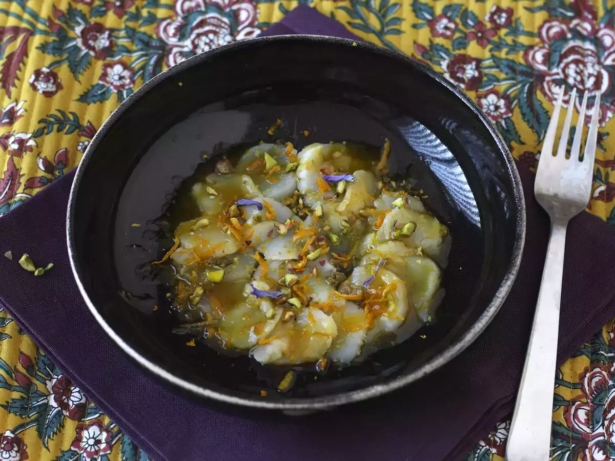 Carpaccio de vieiras con vinagreta cítrica y pistachos, un entrante elegante y fácil de preparar - foto 4