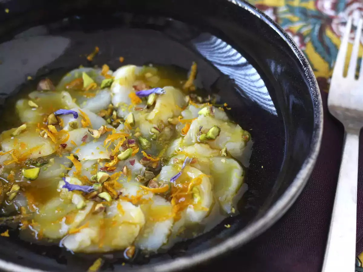 Carpaccio de vieiras con vinagreta cítrica y pistachos, un entrante elegante y fácil de preparar - foto 5