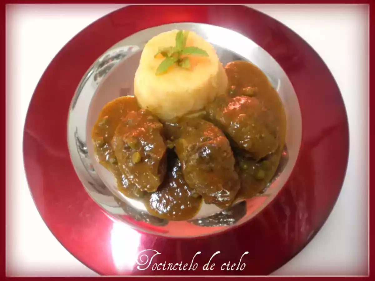 Carrilladas de cerdo en salsa con puré de patatas