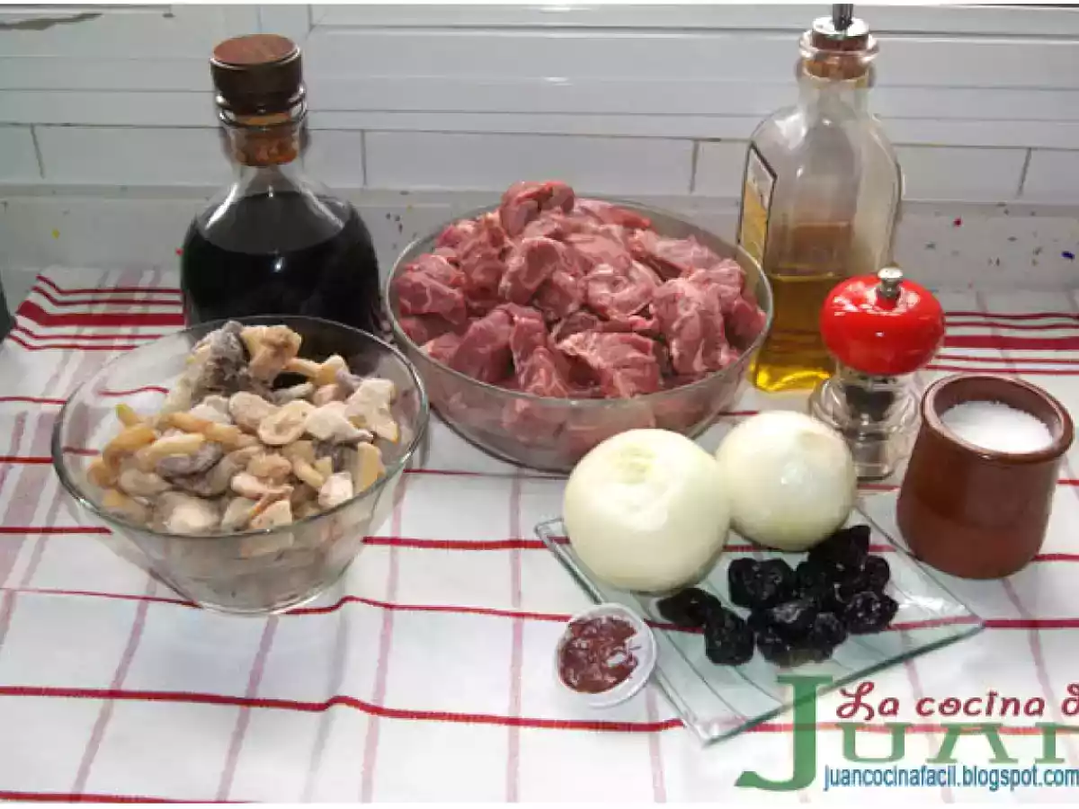 CARRILLERA CON SETAS Y CIRUELAS PASAS AL PEDRO XIMENEZ