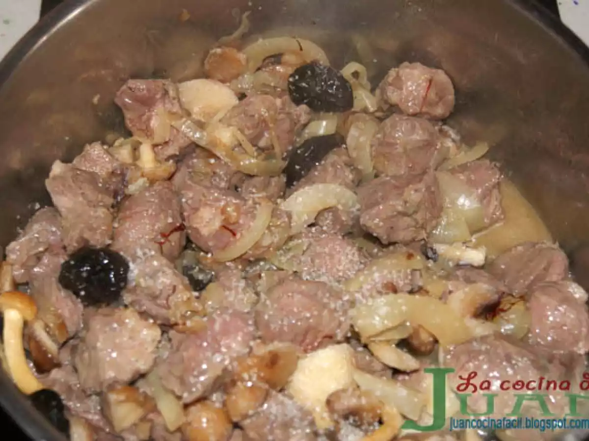 CARRILLERA CON SETAS Y CIRUELAS PASAS AL PEDRO XIMENEZ - foto 4