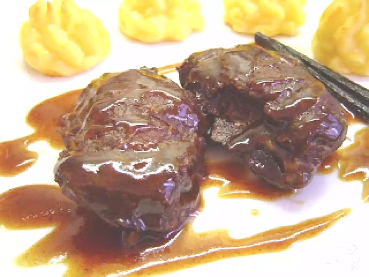 Carrilleras con salsa de vainilla