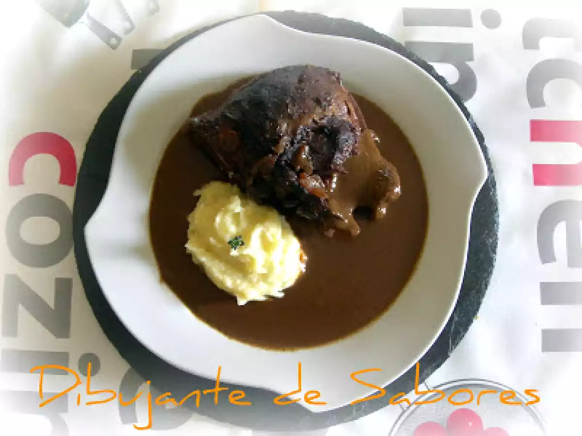 Carrilleras de cerdo con canela y chocolate