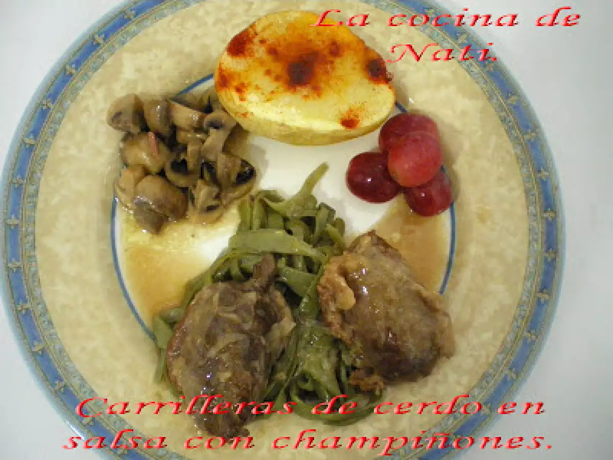 CARRILLERAS DE CERDO EN SALSA CON CHAMPIÑONES. - foto 2