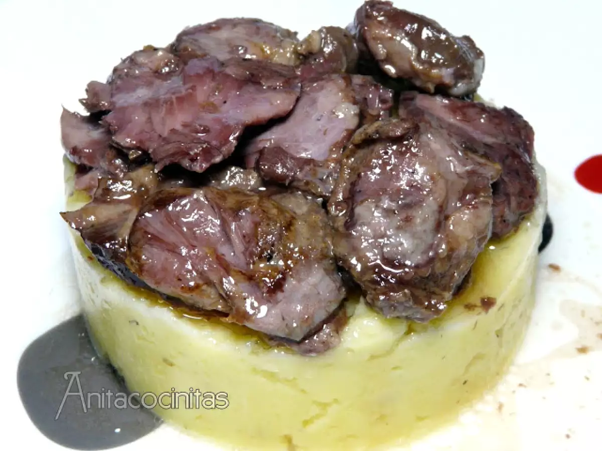 Carrilleras de ciervo cascajares sobre puré de patata - foto 2