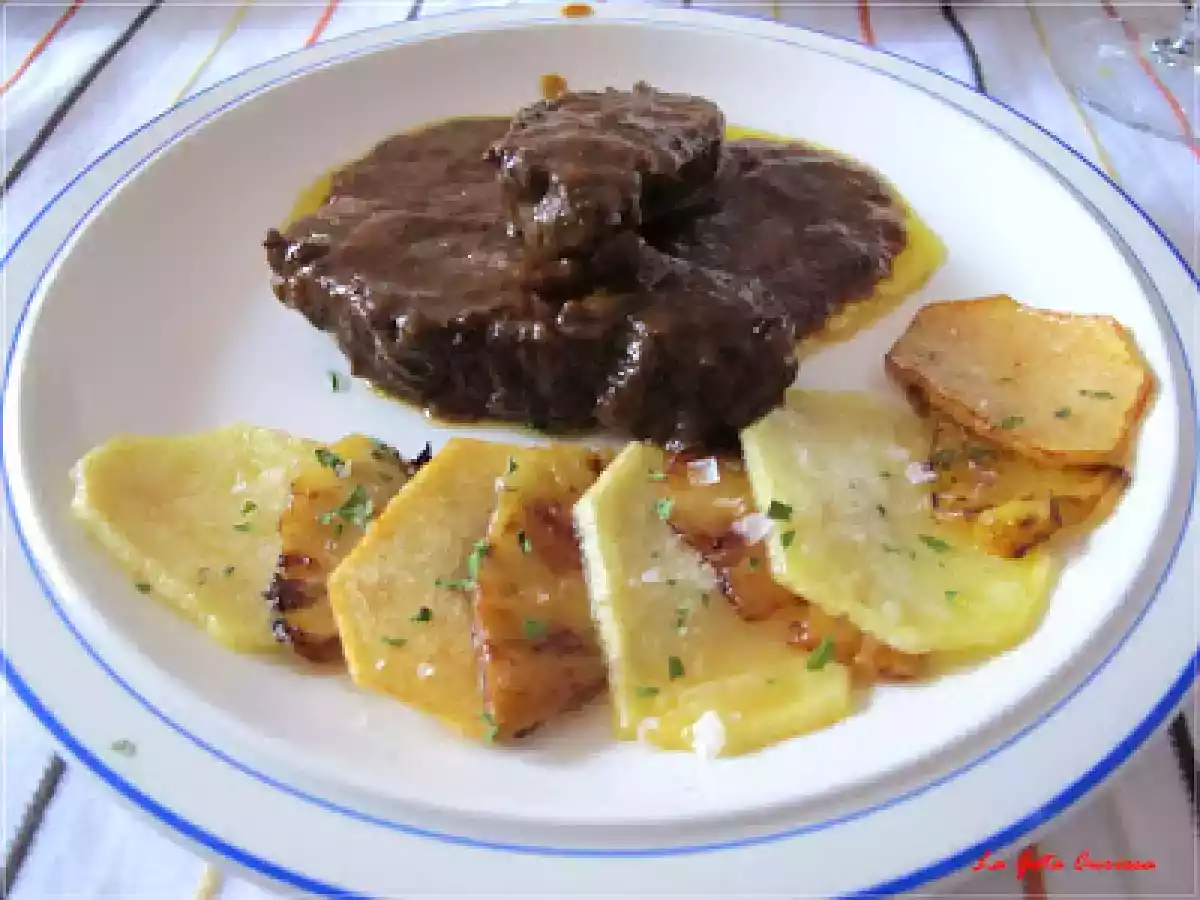 CARRILLERAS DE TERNERA A LA VAINILLA CON PATATAS Y PIÑA