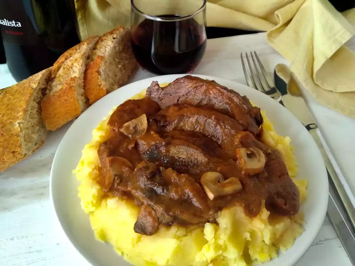 Carrilleras de ternera en salsa de vino tinto