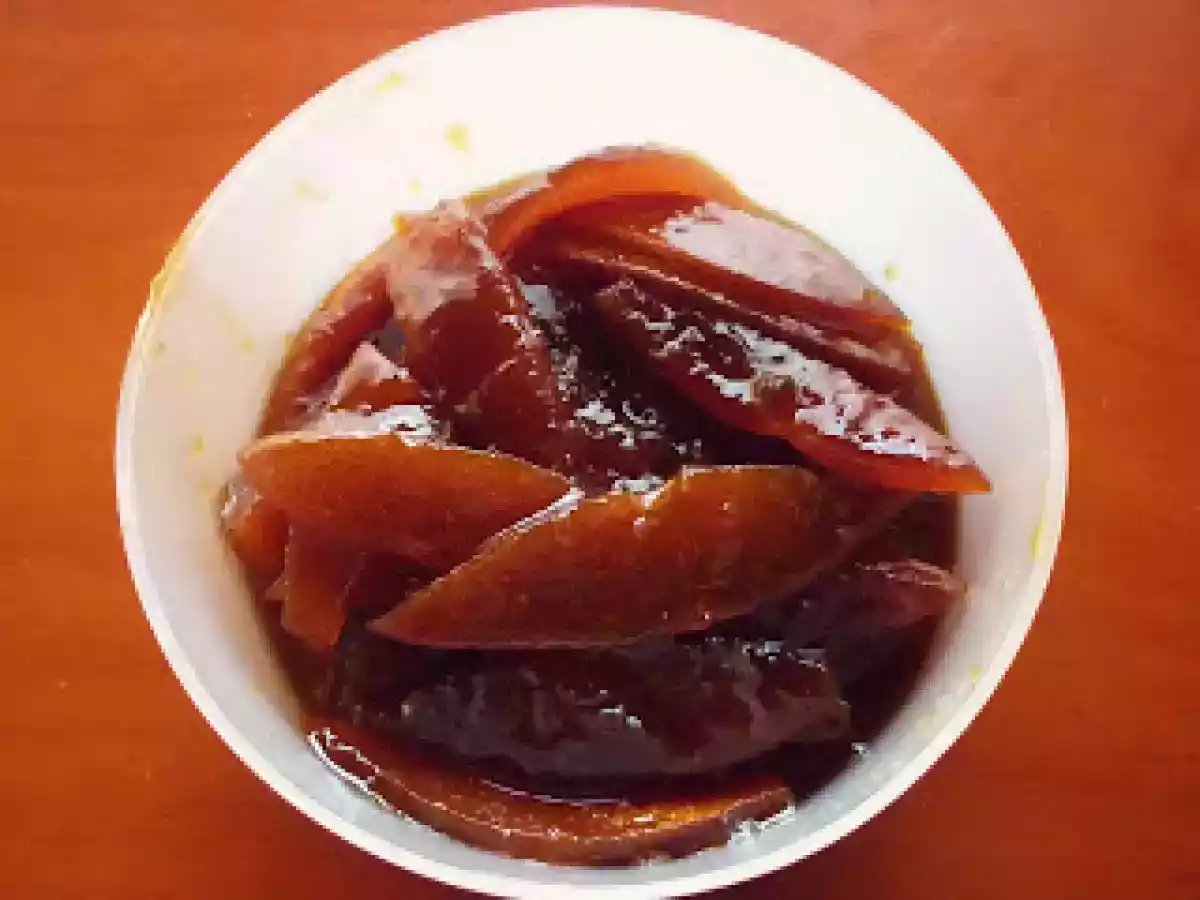 Cáscara de naranja agria en conserva.