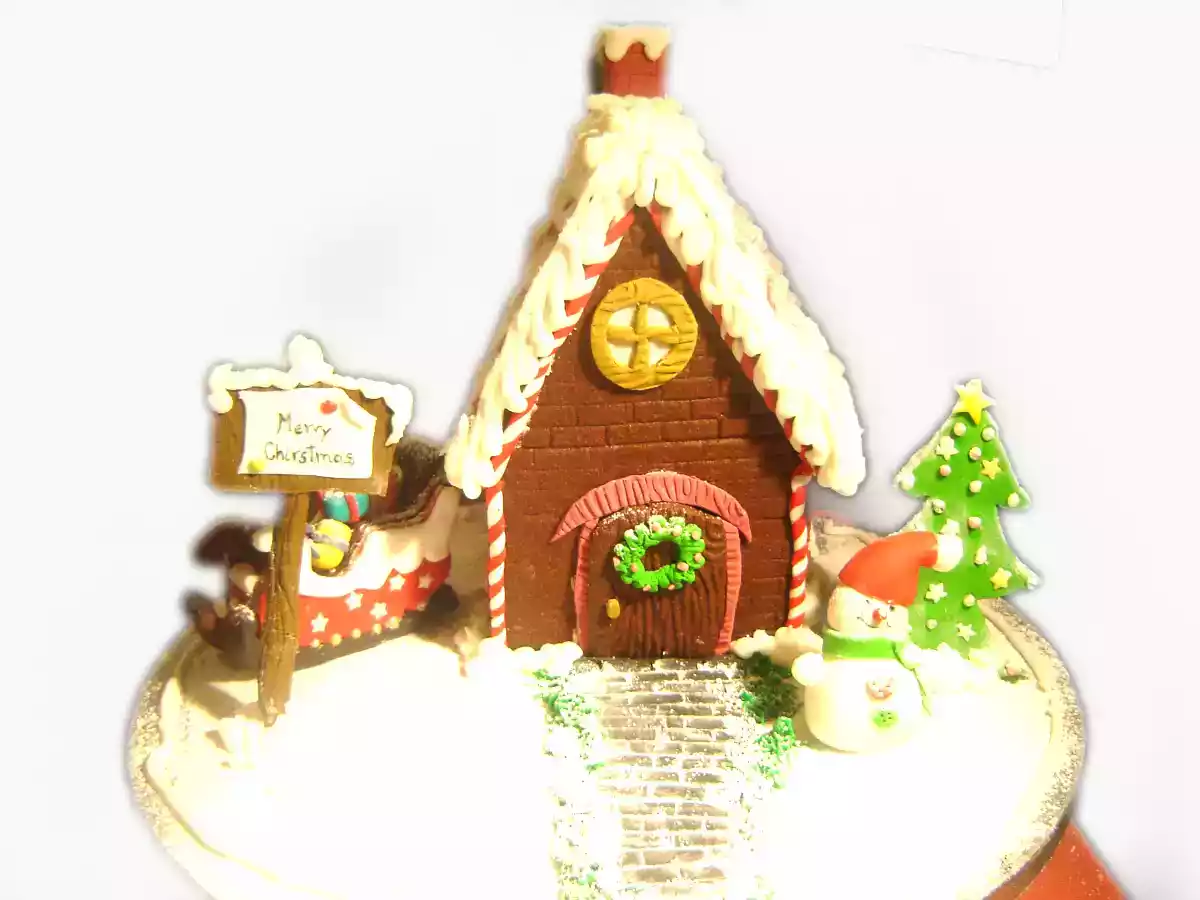 Casita de galleta decorada para Navidad