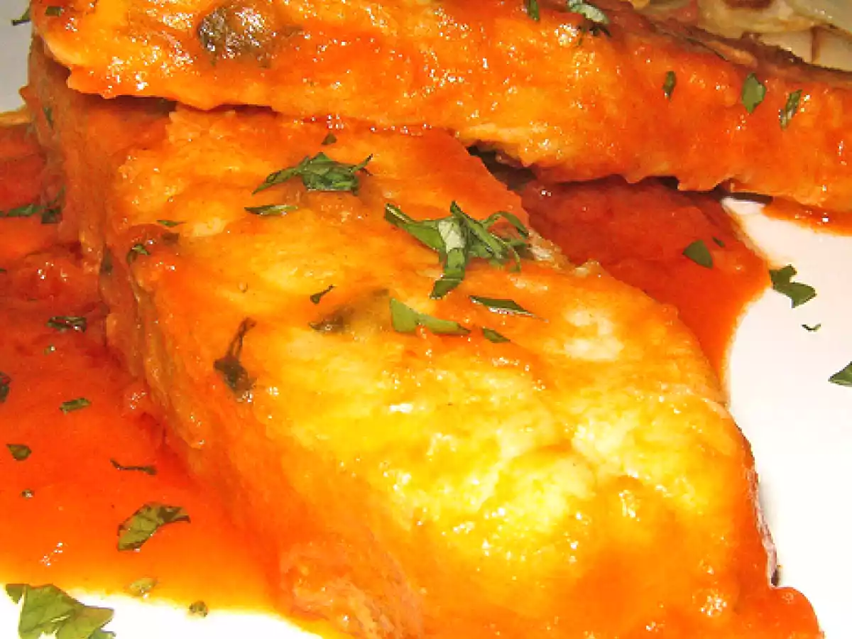 Castañeta (palometa) con tomate